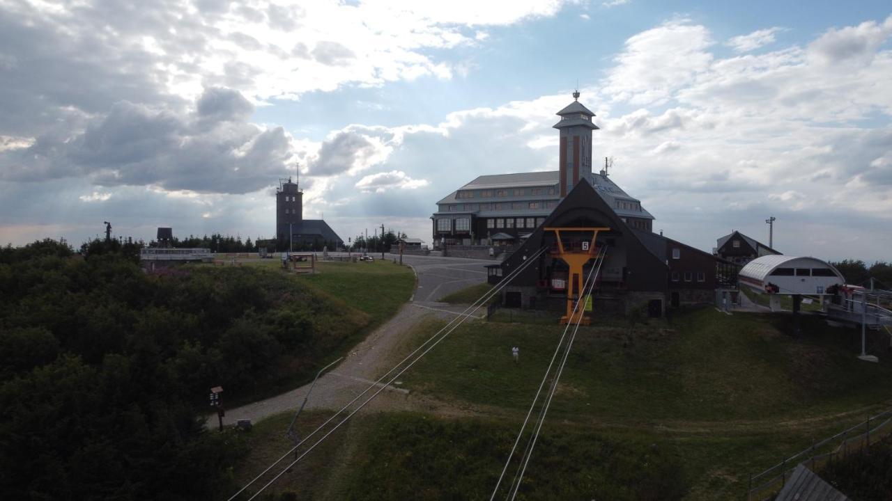 Ferienwohnungen Zauberberg, Schneehase & Glitzerhirsch Oberwiesenthal Buitenkant foto